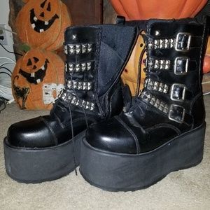 Platform boots